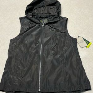 GH Bass & Co. women’s size medium wind, and water resistant hooded vest, black.